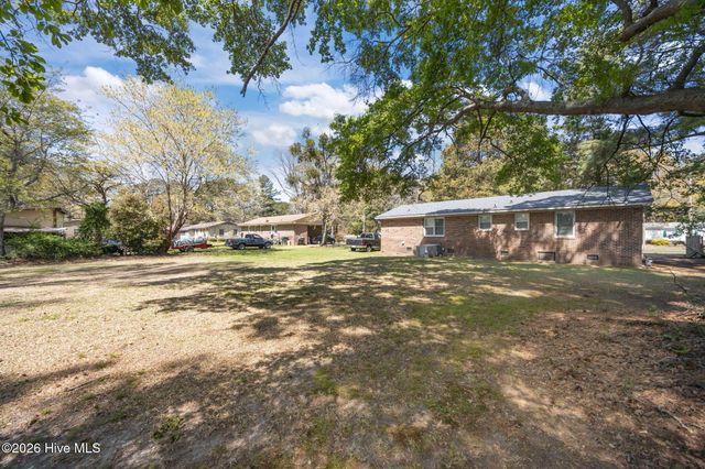 1935 King Drive, Greenville, NC 27834