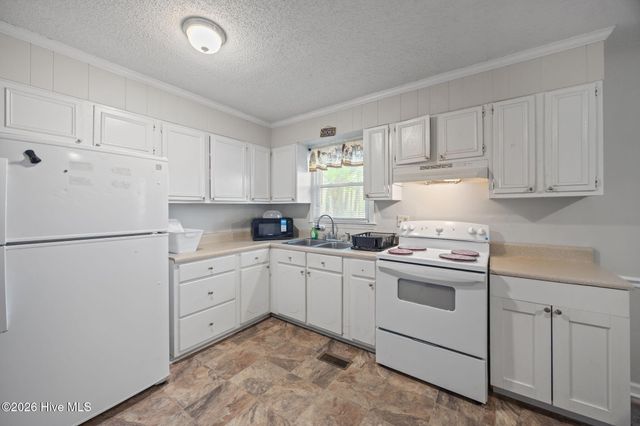 1935 King Drive, Greenville, NC 27834