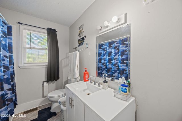 1935 King Drive, Greenville, NC 27834