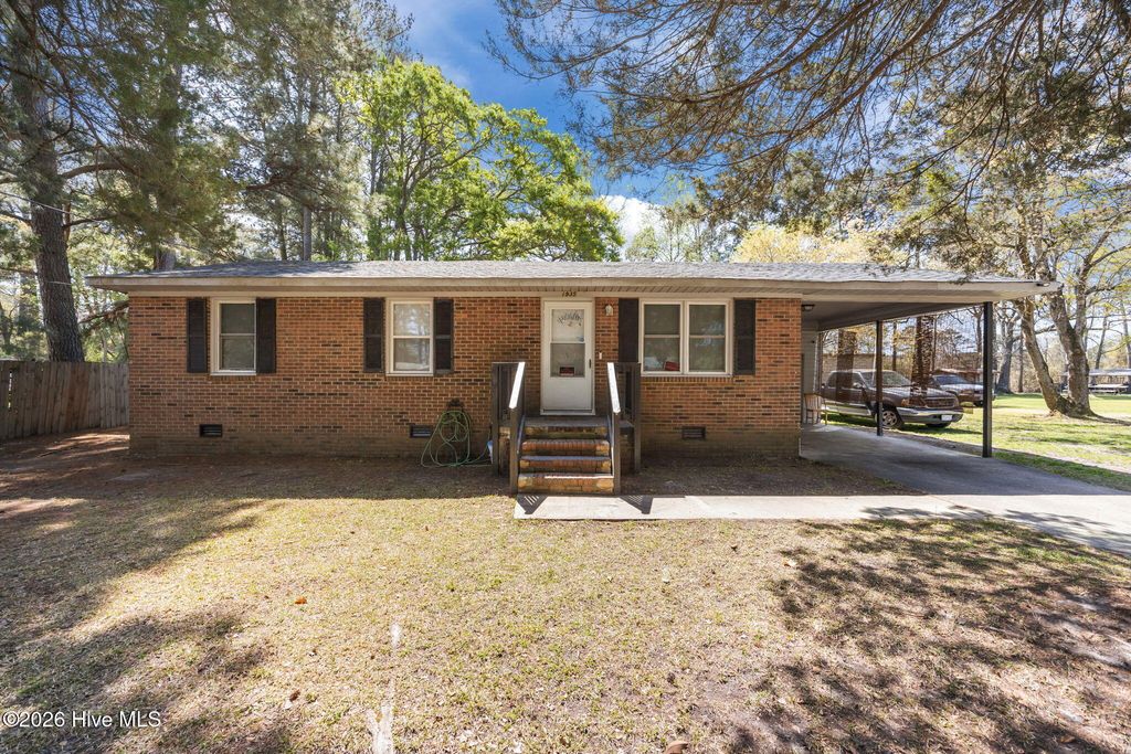 1935 King Drive, Greenville, NC 27834