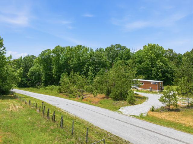 800 Smith Chapel Rd, Decaturville, TN 38329