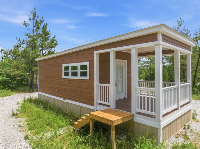 800 Smith Chapel Rd, Decaturville, TN 38329