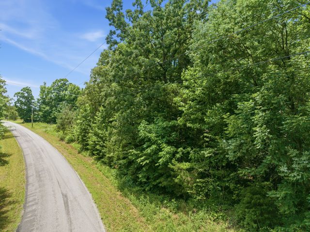 800 Smith Chapel Rd, Decaturville, TN 38329