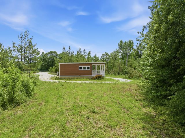 800 Smith Chapel Rd, Decaturville, TN 38329