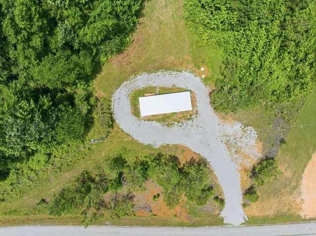 800 Smith Chapel Rd, Decaturville, TN 38329