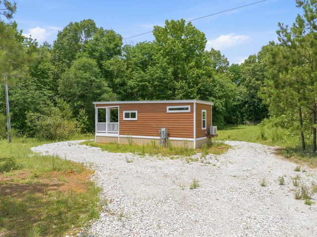 800 Smith Chapel Rd, Decaturville, TN 38329