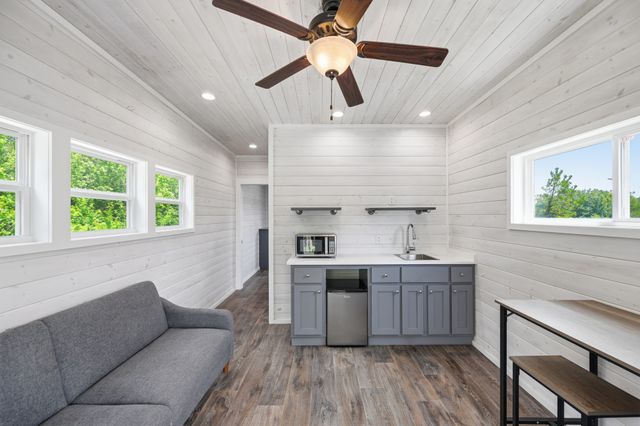 800 Smith Chapel Rd, Decaturville, TN 38329