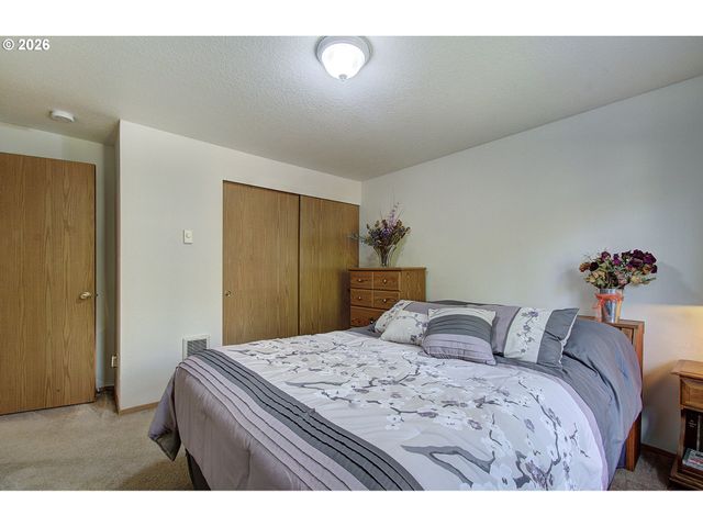 1421 E 4TH Cir, La Center, WA 98629