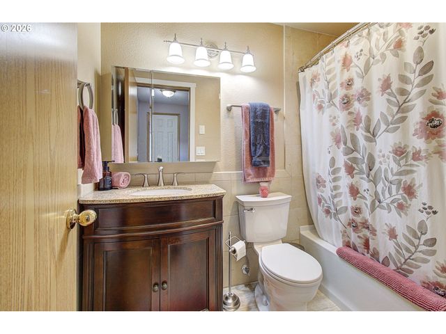 1421 E 4TH Cir, La Center, WA 98629