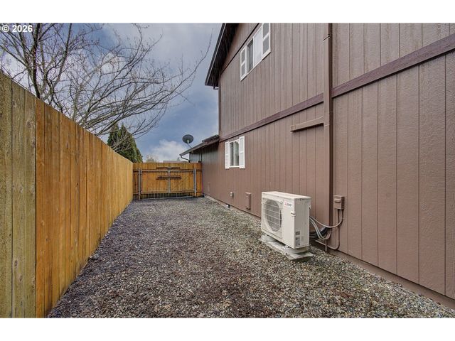 1421 E 4TH Cir, La Center, WA 98629