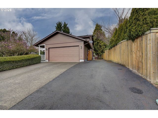 1421 E 4TH Cir, La Center, WA 98629