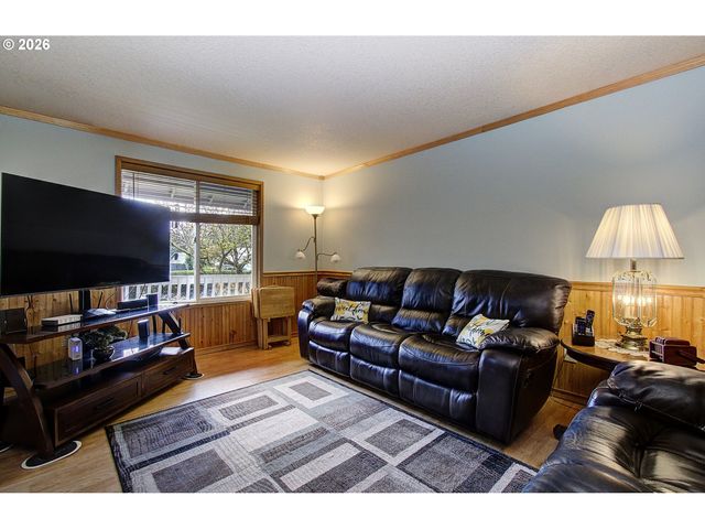 1421 E 4TH Cir, La Center, WA 98629