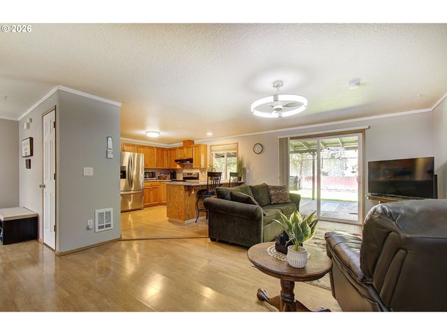 1421 E 4TH Cir, La Center, WA 98629