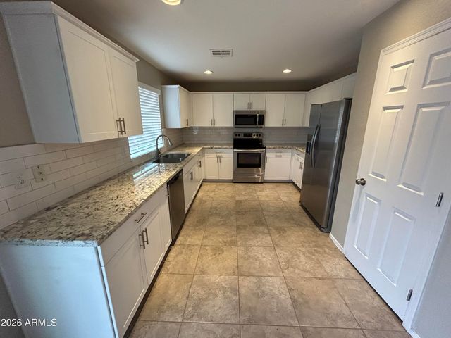1425 E LAKEVIEW Drive, San Tan Valley, AZ 85143