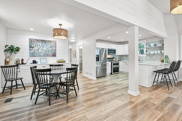 2201 Lakeshore DRIVE, Kansasville, WI 53139