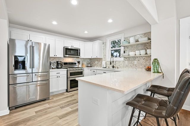 2201 Lakeshore DRIVE, Kansasville, WI 53139