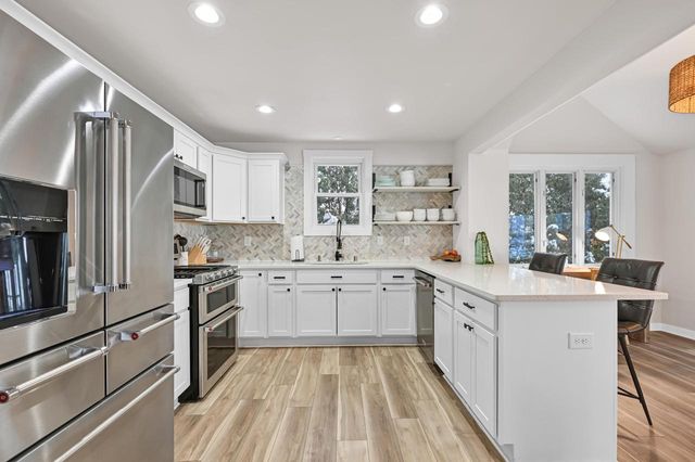 2201 Lakeshore DRIVE, Kansasville, WI 53139