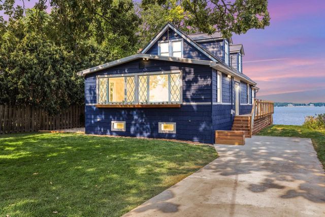 2201 Lakeshore DRIVE, Kansasville, WI 53139