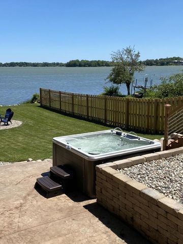 2201 Lakeshore DRIVE, Kansasville, WI 53139