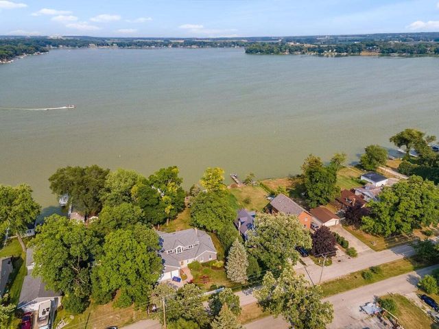 2201 Lakeshore DRIVE, Kansasville, WI 53139