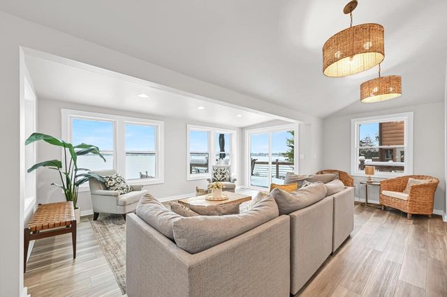 2201 Lakeshore DRIVE, Kansasville, WI 53139