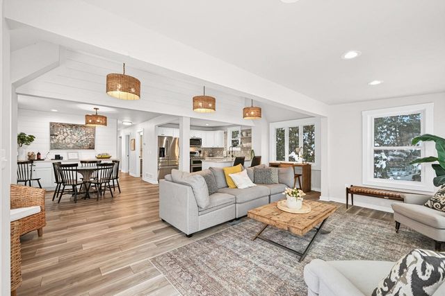 2201 Lakeshore DRIVE, Kansasville, WI 53139