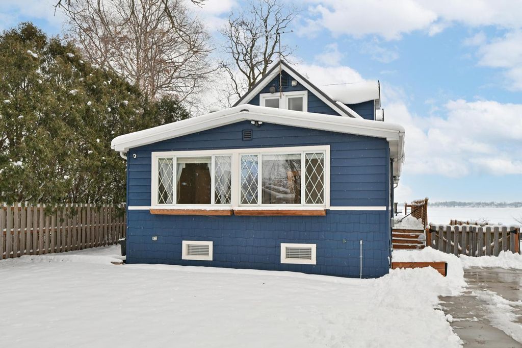 2201 Lakeshore DRIVE, Kansasville, WI 53139