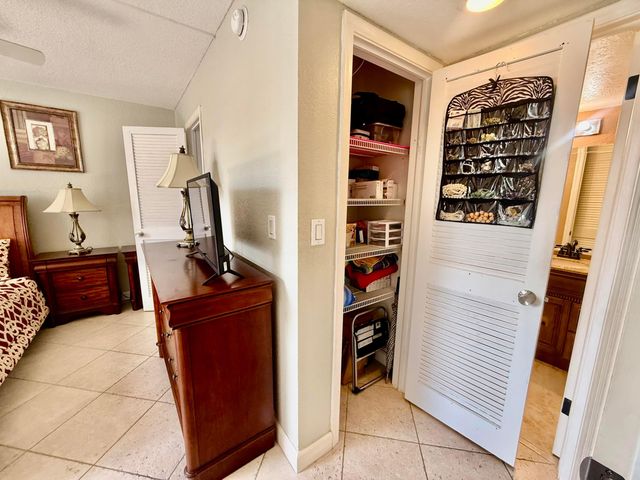 8970 S Hollybrook Boulevard 207, Pembroke Pines, FL 33025