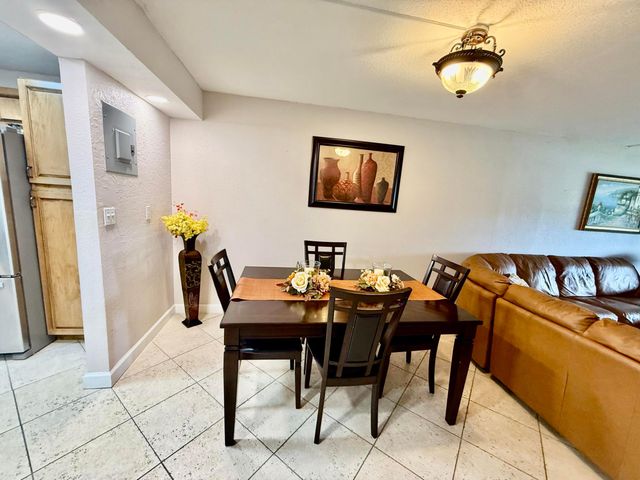 8970 S Hollybrook Boulevard 207, Pembroke Pines, FL 33025