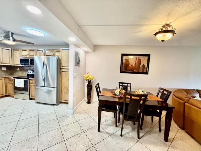 8970 S Hollybrook Boulevard 207, Pembroke Pines, FL 33025