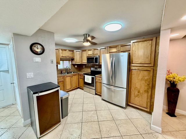 8970 S Hollybrook Boulevard 207, Pembroke Pines, FL 33025