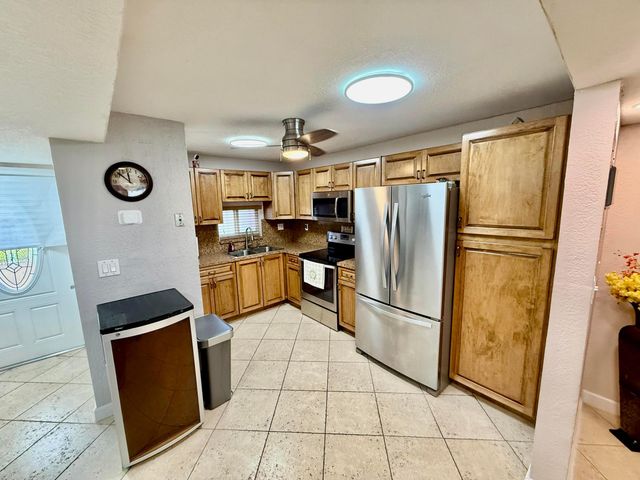 8970 S Hollybrook Boulevard 207, Pembroke Pines, FL 33025