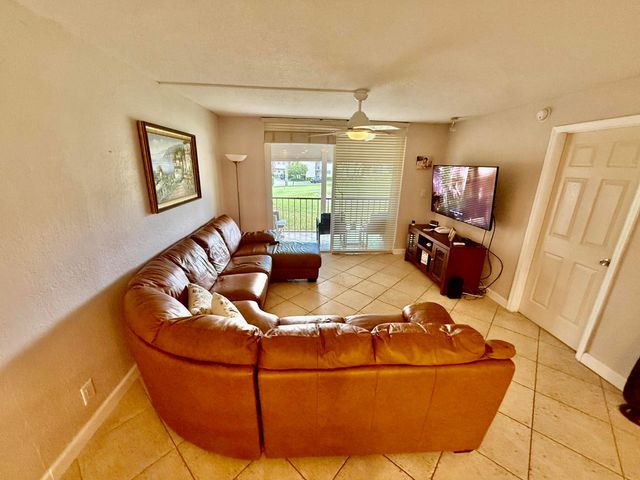 8970 S Hollybrook Boulevard 207, Pembroke Pines, FL 33025