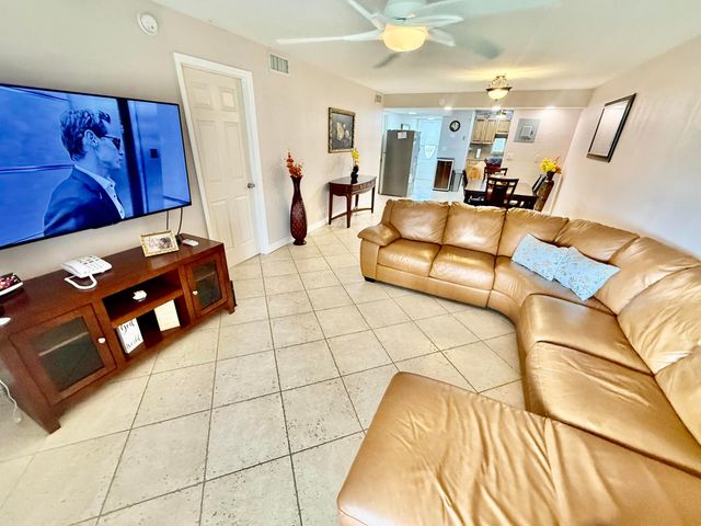 8970 S Hollybrook Boulevard 207, Pembroke Pines, FL 33025