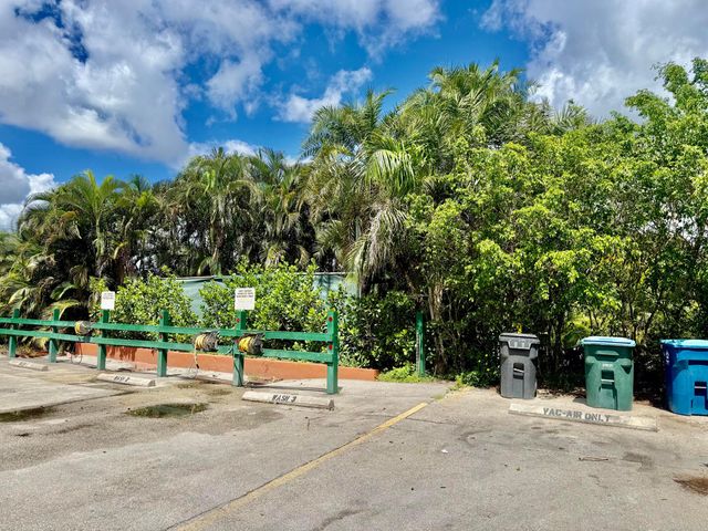 8970 S Hollybrook Boulevard 207, Pembroke Pines, FL 33025