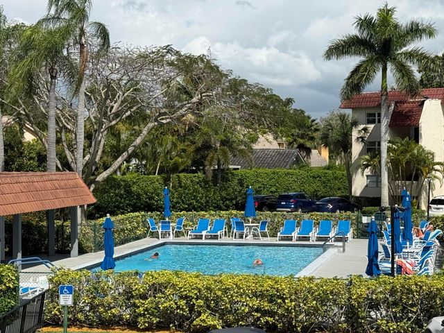 8970 S Hollybrook Boulevard 207, Pembroke Pines, FL 33025