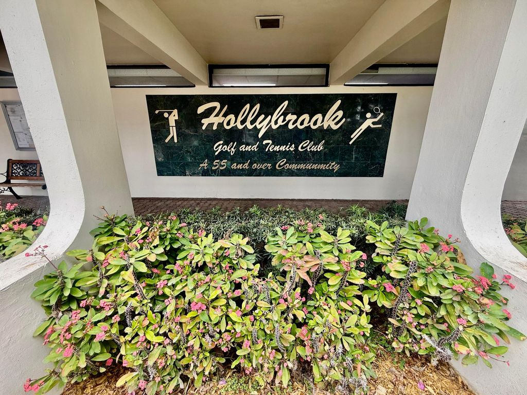 8970 S Hollybrook Boulevard 207, Pembroke Pines, FL 33025