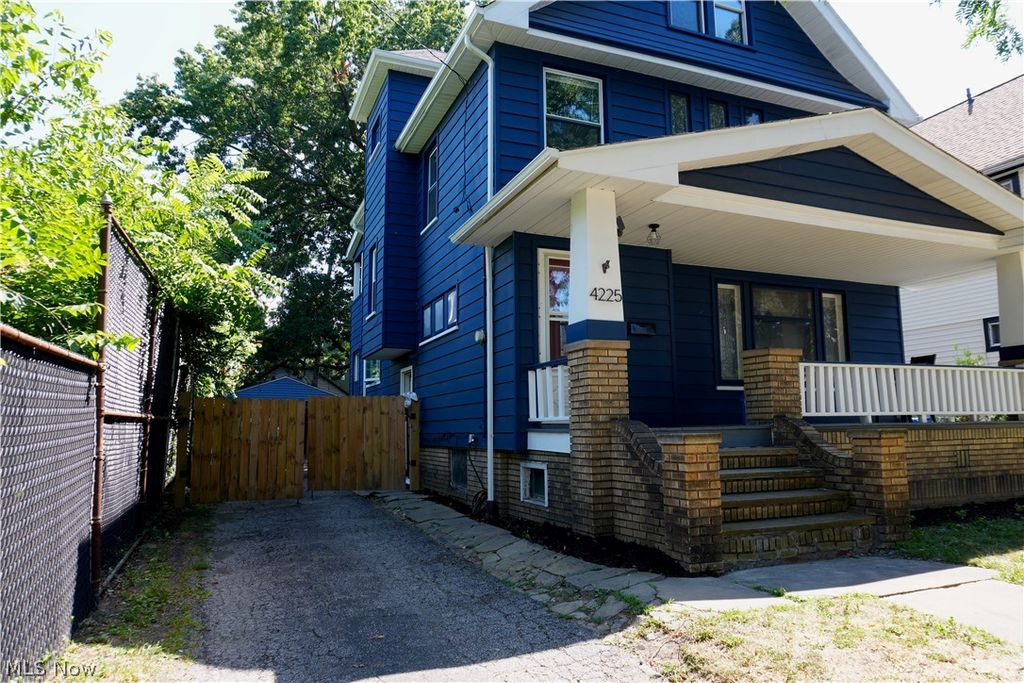 4225 Memphis Avenue, Cleveland, OH 44109