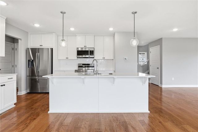 2113 SW Rutherford Drive, Lee's Summit, MO 64082
