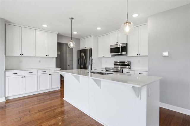 2113 SW Rutherford Drive, Lee's Summit, MO 64082