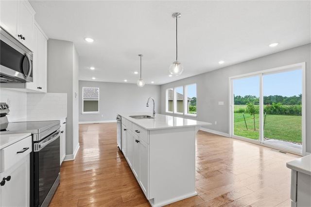 2113 SW Rutherford Drive, Lee's Summit, MO 64082