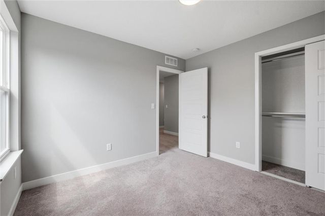 2113 SW Rutherford Drive, Lee's Summit, MO 64082