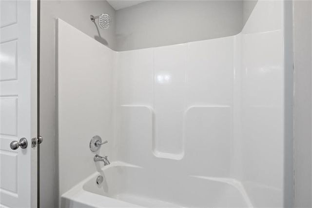 2113 SW Rutherford Drive, Lee's Summit, MO 64082