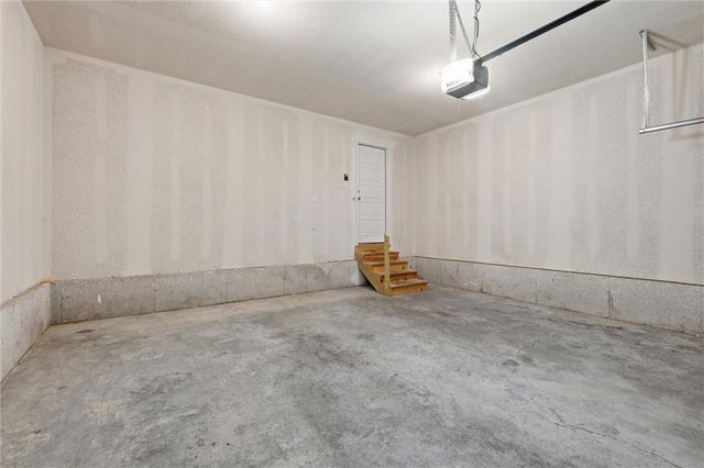 2113 SW Rutherford Drive, Lee's Summit, MO 64082