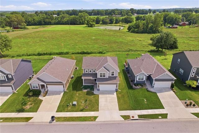 2113 SW Rutherford Drive, Lee's Summit, MO 64082