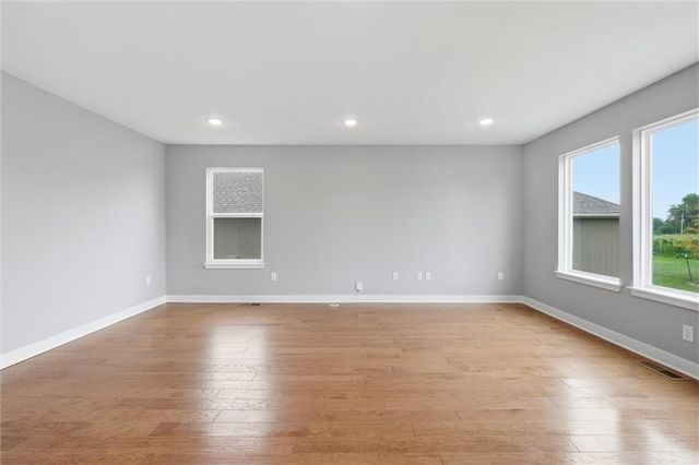 2113 SW Rutherford Drive, Lee's Summit, MO 64082