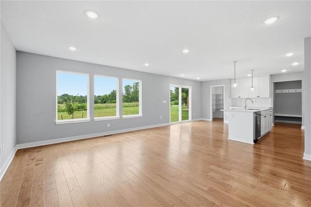 2113 SW Rutherford Drive, Lee's Summit, MO 64082