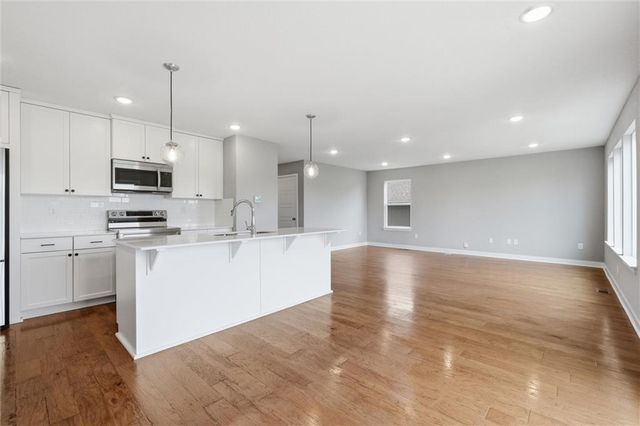 2113 SW Rutherford Drive, Lee's Summit, MO 64082