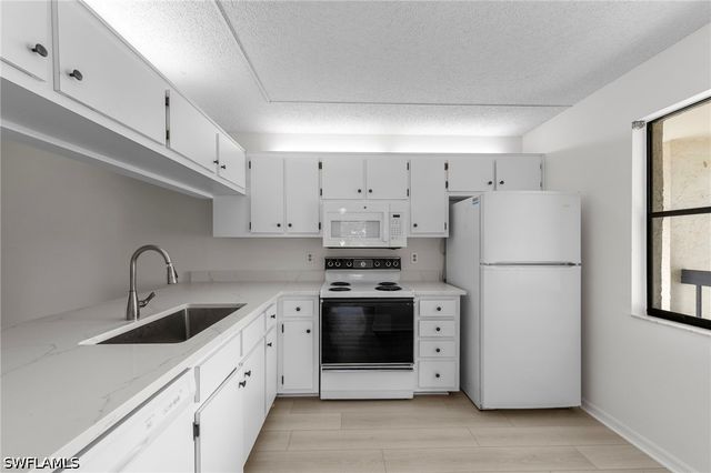 9265 Lake Park DR 201, Fort Myers, FL 33919