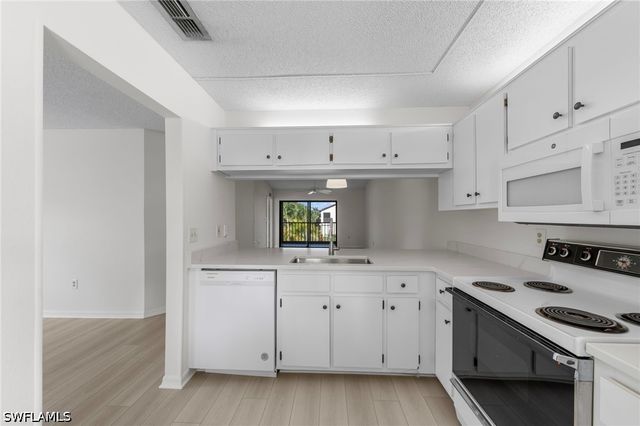 9265 Lake Park DR 201, Fort Myers, FL 33919